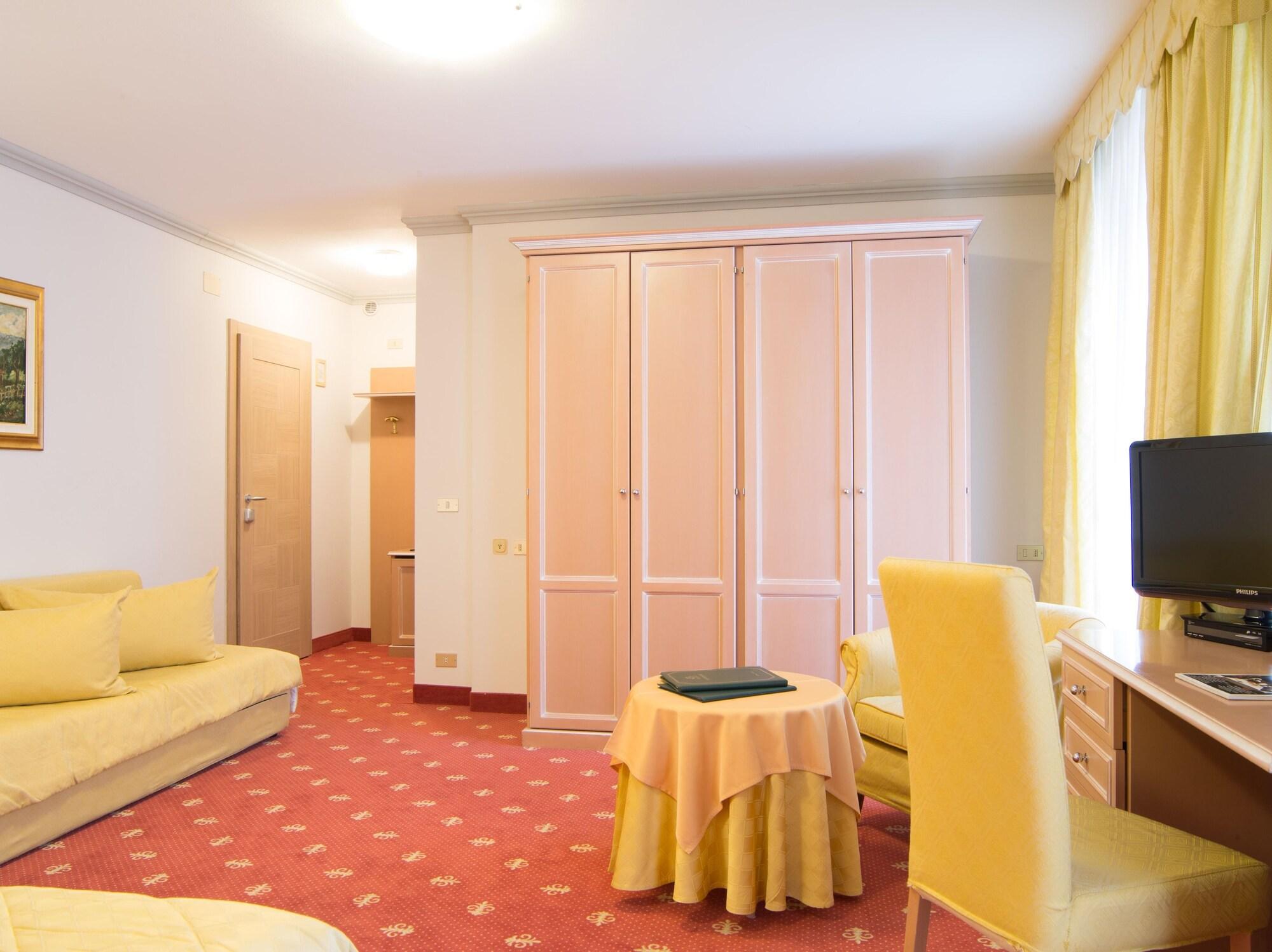 Hotel Miramonti Мадонна-ді-Кампільйо Екстер'єр фото