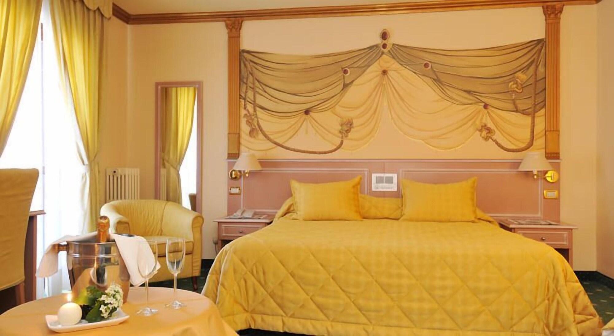 Hotel Miramonti Мадонна-ді-Кампільйо Екстер'єр фото