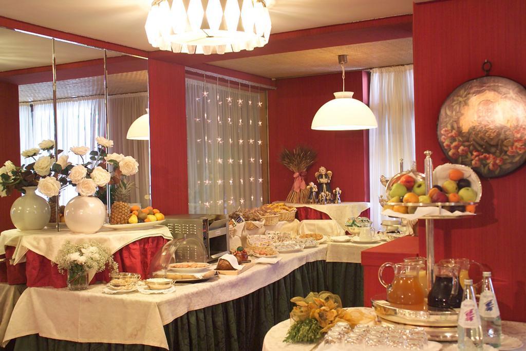 Hotel Miramonti Мадонна-ді-Кампільйо Екстер'єр фото