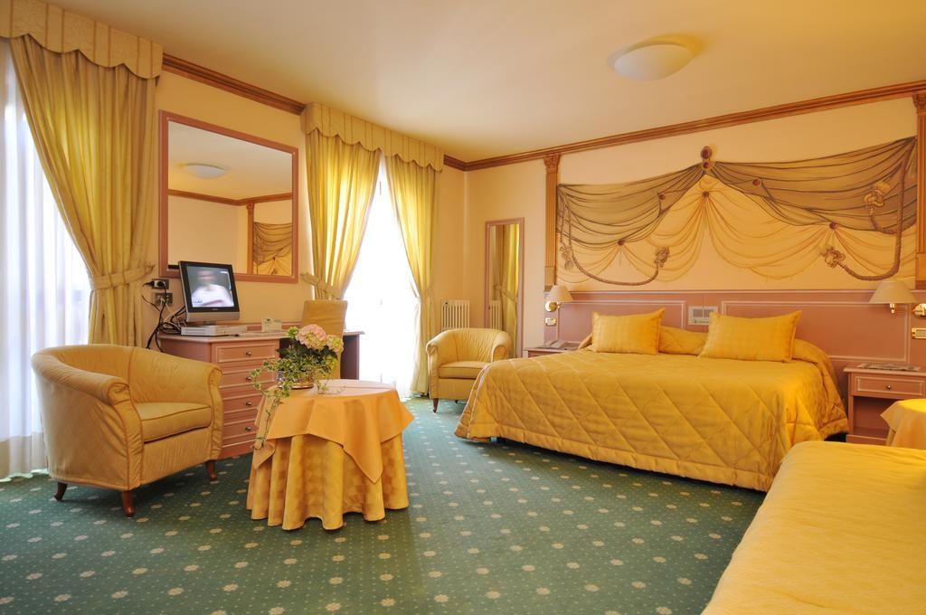 Hotel Miramonti Мадонна-ді-Кампільйо Екстер'єр фото