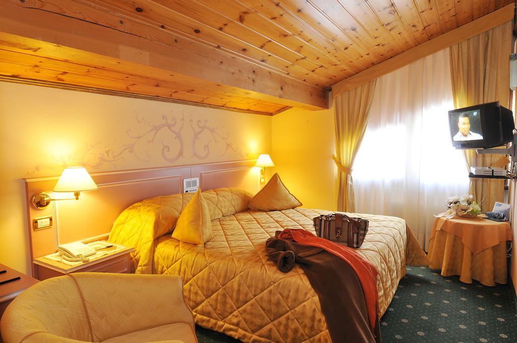 Hotel Miramonti Мадонна-ді-Кампільйо Екстер'єр фото
