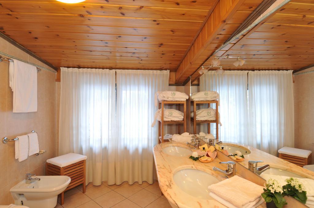 Hotel Miramonti Мадонна-ді-Кампільйо Екстер'єр фото